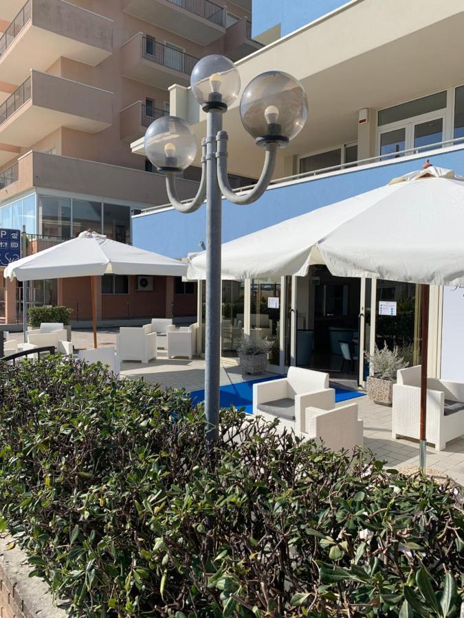 Hotel Croce Del Sud Rimini Exteriör bild