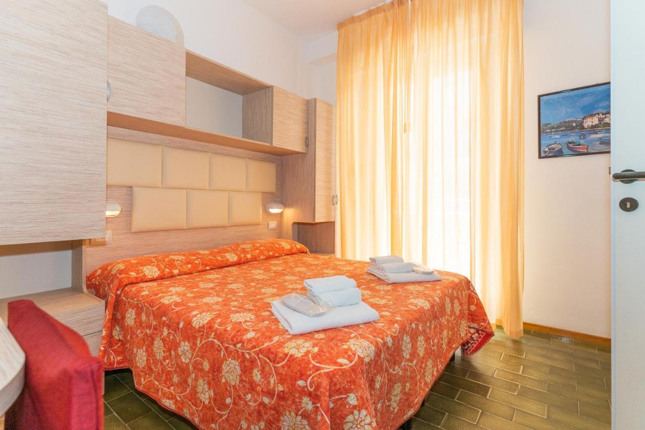Hotel Croce Del Sud Rimini Exteriör bild
